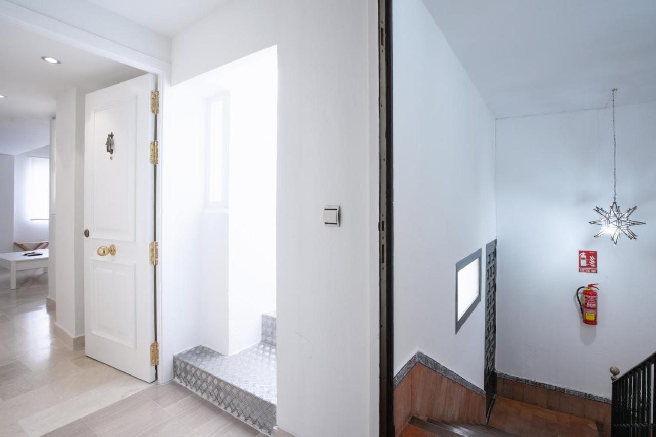 Historic Building Cathedral Apartment Севиля Екстериор снимка